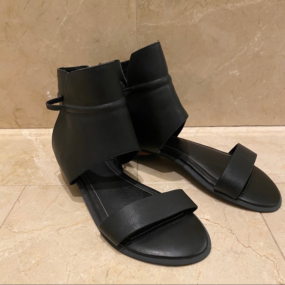 Kelsi dagger black leather sandals.